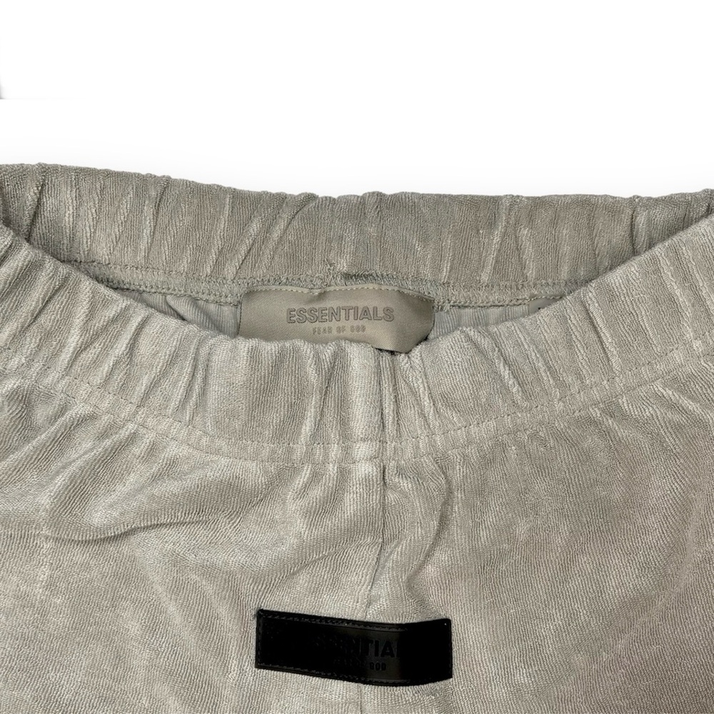 Essentials Fear Of God Women’s Shorts Seal Grey NWT - Picture 5 of 5
